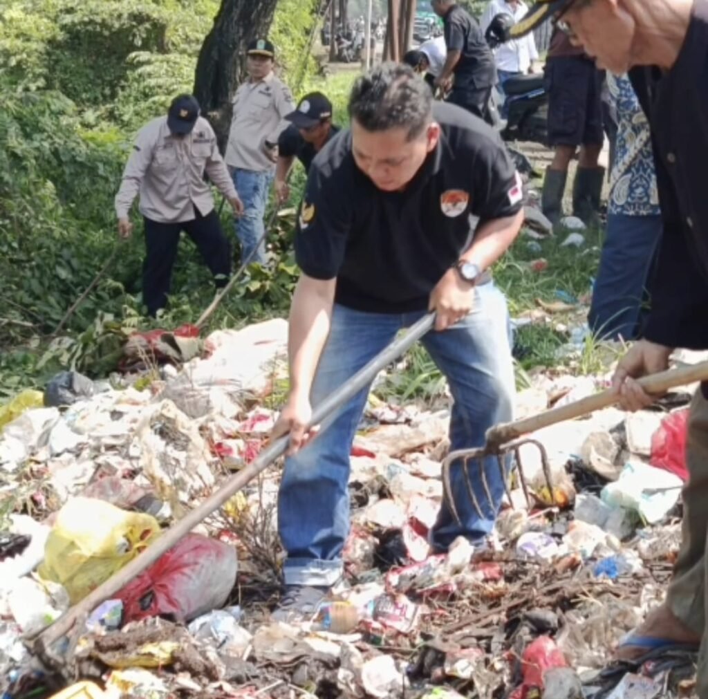 Pemdes Curug Tingkatkan Pembangunan Infrastruktur Jalan dan Ciptakan Lingkungan Bersih