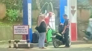 SPBU Picung Pandeglang Nekat Jual BBM Bersubsidi dengan Jerigen, Langgar Aturan Menteri ESDM