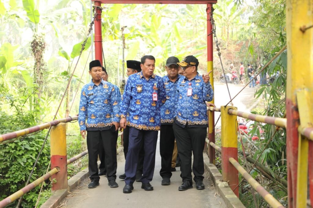 Bupati Tangerang Dorong Kolaborasi dengan Pemkab Bogor untuk Perbaiki Jembatan Vital Desa Babat