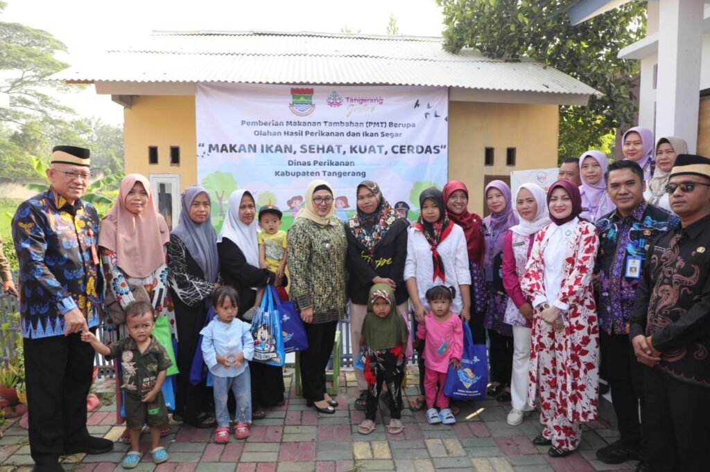 Wabup Intan Gencarkan Gerebek Posyandu, Sasar Stunting dengan Bantuan Ikan Segar