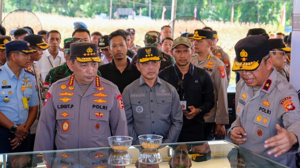 Dampingi Presiden, Kapolri Tinjau Persiapan Panen Raya Jagung dan Kunjungi Kalbar