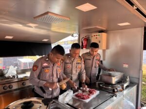 Polda Metro Jaya Buka Dapur Lapangan untuk Pengungsi Korban Kebakaran Kapuk Muara