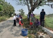 Jaga Kebersihan, Babinsa Bersama Warga Laksanakan Gotong Royong