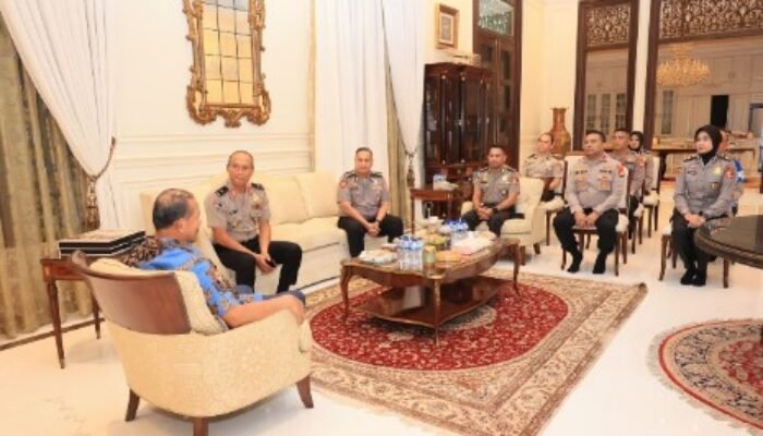 Dalam Rangka HUT Bhayangkara ke-79, Tim Mabes Polri Lakukan Anjangsana ke Mantan Kapolri Jenderal (Purn) Drs. Badrodin Haiti