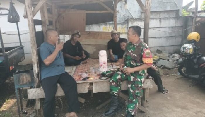 Babinsa Pagedangan Komsos Bareng Warga, Tegaskan Situasi Aman