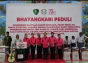 Kunjungi Raja Ampat, Ketum Bhayangkari Ny. Juliati Sigit Prabowo Salurkan Sembako hingga Gelar Khitanan Massal