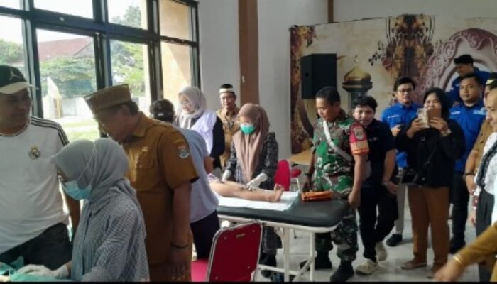 TNI Hadiri Khitanan Massal Gratis KNPI Pakuhaji 2025
