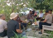 Kapolsek Kresek bersama Kelompok Tani melaksanakan pengecekan dan pembersihan Lahan Jagung