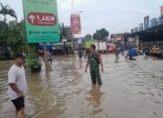 Curah Hujan Tinggi, Babinsa Pantau Wilayah Binaan Yang Terkena Genangan Air