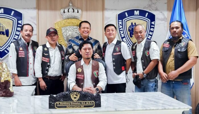 Terima Pengurus Vespa Antique Club Indonesia, Ketum IMI Bamsoet Ajak Komunitas Otomotif Jadikan Touring Sebagai Misi Sosial