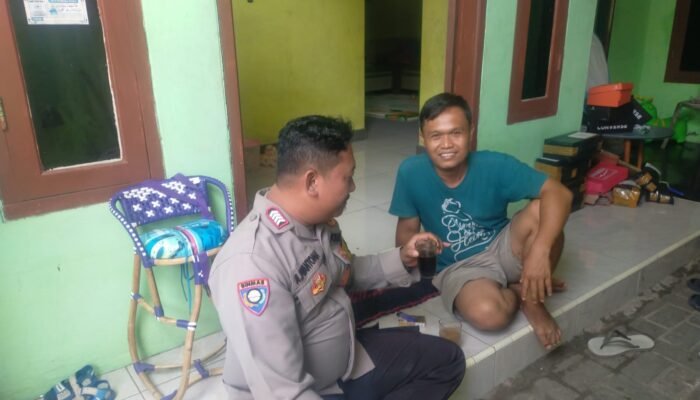 Bhabinkamtibmas Polsek Balaraja Giat Sambang & Sosialiasi Layanan 110 di Desa Sukamurni