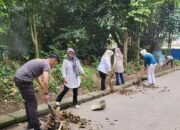 Aipda Habibi Bersama Warga Bersinergi Melakukan Kerja Bakti Seraya Sampaikan Himbauan Kamtibmas