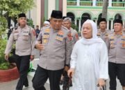 Sowan ke Abah Entoh Cilongok, Kapolresta Tangerang Diberi Hadiah Tasbih
