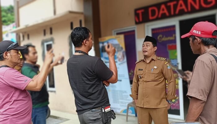 Kepala Desa Bojongloa Kalrifikasi Berita Viral Saat Piket Hari Libur Satf Pegawai Desa  Main Gapleh Didalam kantor