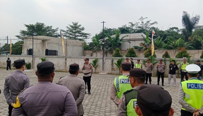 Demi Menjaga Harkamtibmas, Kapolsek Tigaraksa Pimpin Apel Pengamanan Pengesahan Warga Baru Persaudaraan Setia Hati Teratai (PSHT) Cabang Kabupaten Tangerang