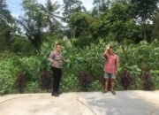 Mendukung Program Ketahanan Pangan Bripka Dadang berikan motivasi kepada warga