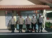 Pawas Polsek Kronjo Pimpinan Kegiatan Sispam Mako Bersama Personil di Gerbang Utama