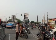 Personel Polsek Cikupa Laksanakan PECAK, Wujudkan Kamseltibcar Lantas di Simpang Kedaton
