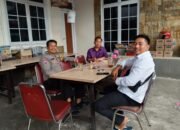 Bhabinkamtibmas Desa Bitung Jaya Sambangi Warung Binaan, Pererat Komunikasi dan Tingkatkan Kesadaran Hukum Warga