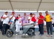 Lu’lu’ul Pu’adiah Anggota Dewan DPRD Kab. Tangerang Partai Nasdem Sumbang Motor Listrik Dikecamatan Tigaraksa Saat Gerak Jalan Santai HUT RI ke-80