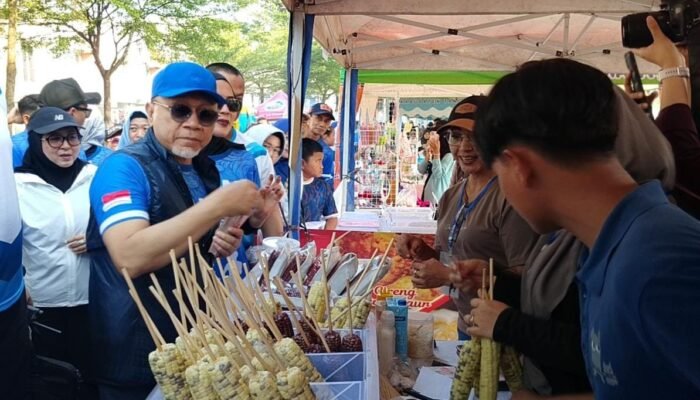 Dukung Hasil Bumi Menko Pangan Zulkifli Hasan Sambangi Stand Bazar JAKATA Jagung Unggu Jeung Widhi