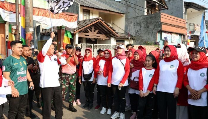 Bupati Tangerang Lepas Gerak Jalan dan Buka Bazar UMKM di Kecamatan Kelapa Dua