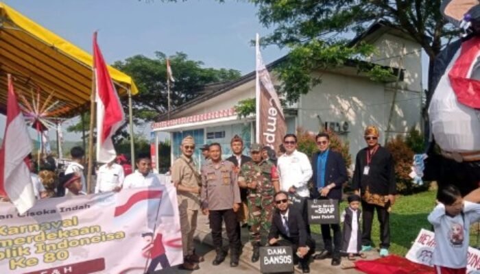 Semarak Karnaval HUT RI ke-80, Babinsa Kawal Pawai Dengan Meriah