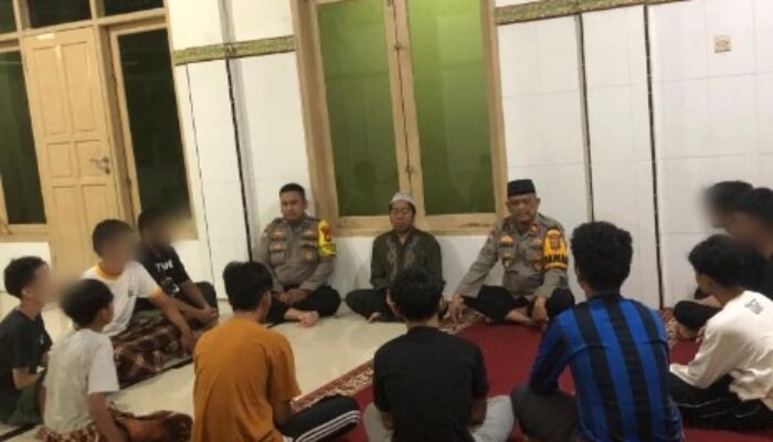 Polsek Tambora Bina 10 Remaja Terlibat Tawuran Lewat Program Pesantren Kilat