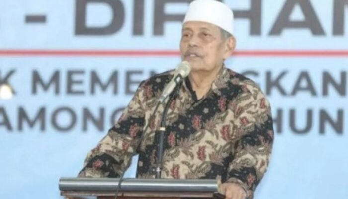 Kiai Ghofur Ajak Masyarakat Tenang dan Percayakan Penanganan Situasi ke Kapolri