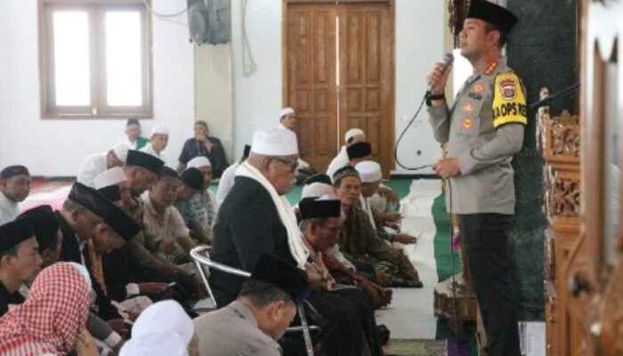 Kapolres Metro Tangerang Kota Laksanakan Jumat Keliling di Masjid Agung Al-Ikhlas Ciledug