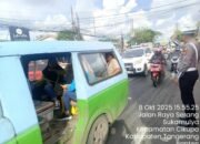 Personel Lantas Polsek Cikupa Laksanakan Pengaturan Lalu Lintas Sore di Pertigaan Columbus