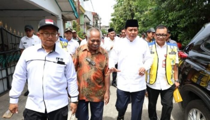 H Iwan Firmansyah Effendi .S.Sos.S.T.M.SI Kadis DBMSDA Dampingi Bupati Tangerang Tinjau RW 11 Villa Tangerang Elok, Serap Aspirasi Warga Terkait Permasalahan Banjir