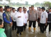 Bupati dan Kapolresta Tangerang Tinjau Banjir di Pasir Ampo Kresek