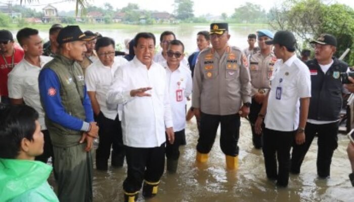 Bupati dan Kapolresta Tangerang Tinjau Banjir di Pasir Ampo Kresek
