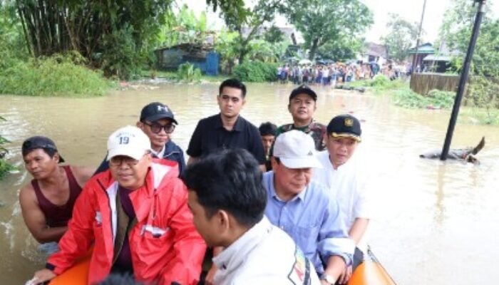 Tinjau Lokasi Banjir di Nyompok Girang, Bupati Tangerang Tegaskan Akses Warga Terputus Akibat Jembatan Terendam