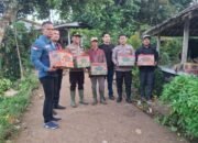 Suherman Oki Ketua Karang Taruna Kecamatan Tenjo Bersama Kapolsek Tenjo Tinjau Lokasi Bencana di Kampung Bojong