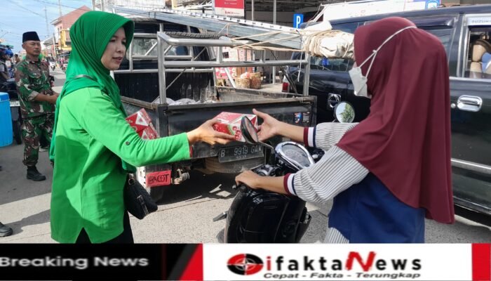 Koramil 07/Kresek Berbagi Takjil Ramadan, Perkuat Sinergi TNI dan Masyarakat