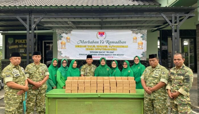 TNI AD Perkuat Kepedulian Sosial Ramadan, Koramil 14/Panongan Bagikan Ratusan Takjil di Panongan