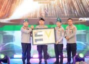 Kapolri Berikan Penghargaan Kepada “Reno”, Hewan Pemberani Penjaga Kemanusiaan