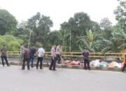 Laksanakan Perintah Presiden, Polresta Tangerang Turun Bersihkan Titik Rawan Sampah