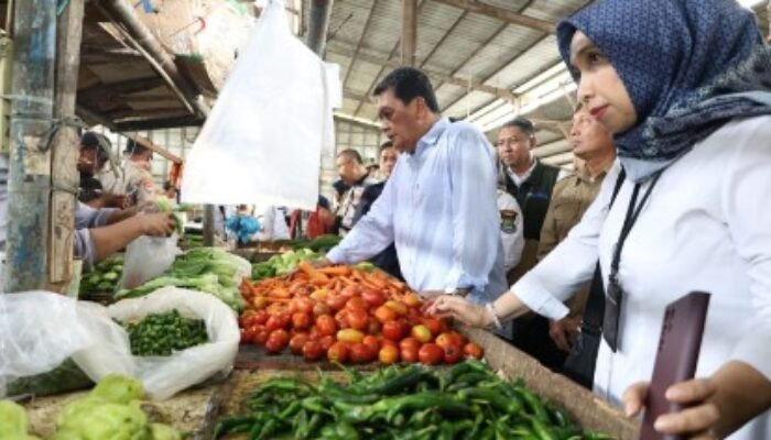 Jelang Ramadan, Bupati Tangerang Pantau Harga Sembako di Pasar Mauk