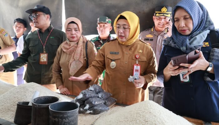 Pantau Harga Pangan di Pasar Cisoka, Wakil Bupati Tangerang Temukan Kenaikan Signifikan pada Cabai Rawit Merah