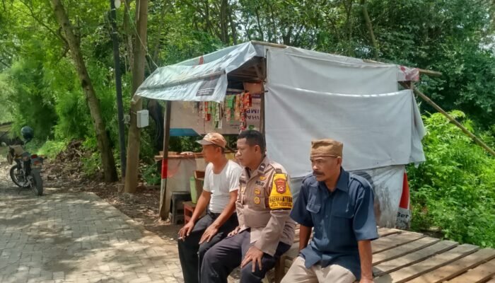 Lewat Program Warung Bhabinkamtibmas, Polsek Pasar Kemis Serap Aspirasi Warga